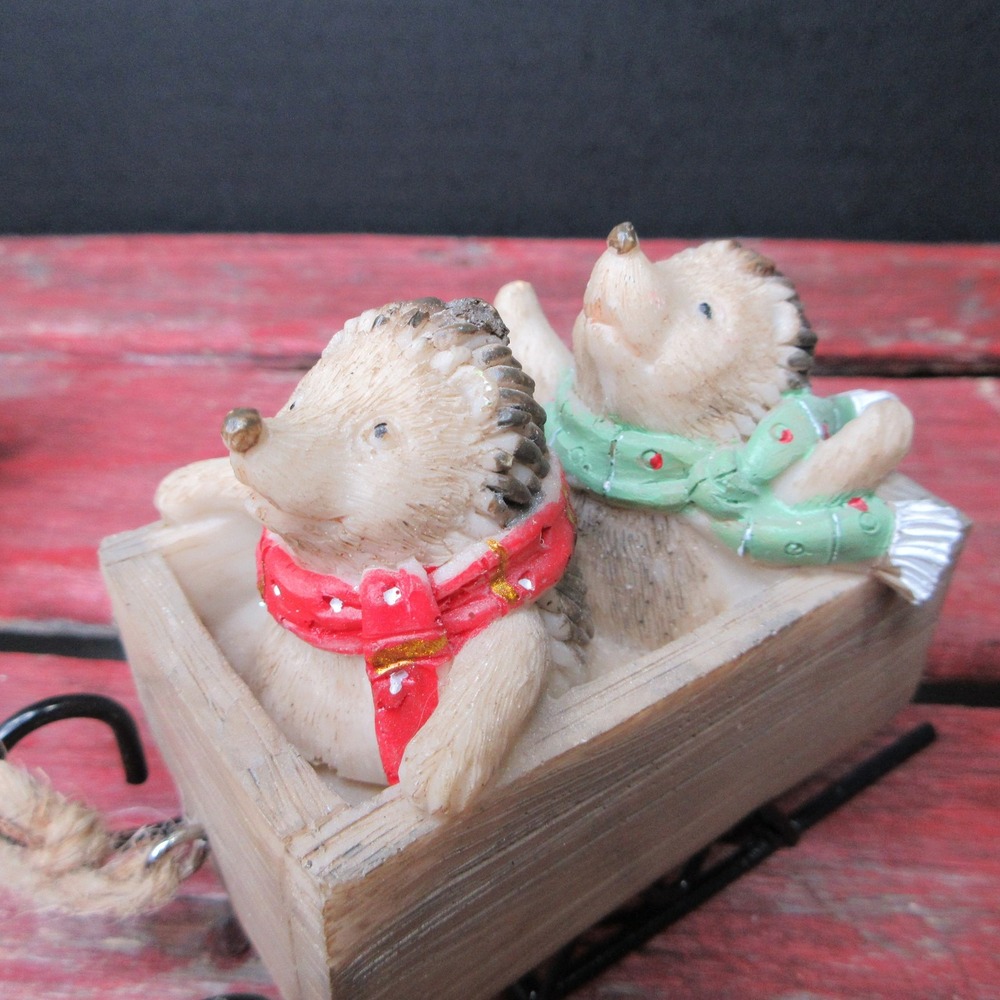 Charming Hedgehog Winter Sleigh Ride Figurine Set Christmas Holiday Decor NEW - Picture 15 of 16